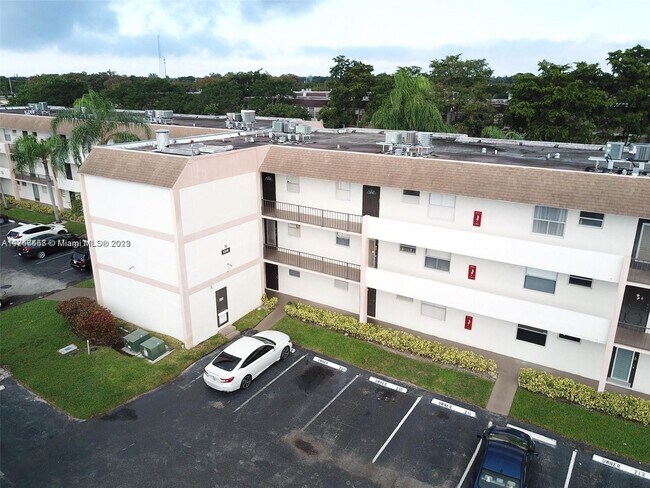 Foto del edificio - 8330 Sands Point Blvd