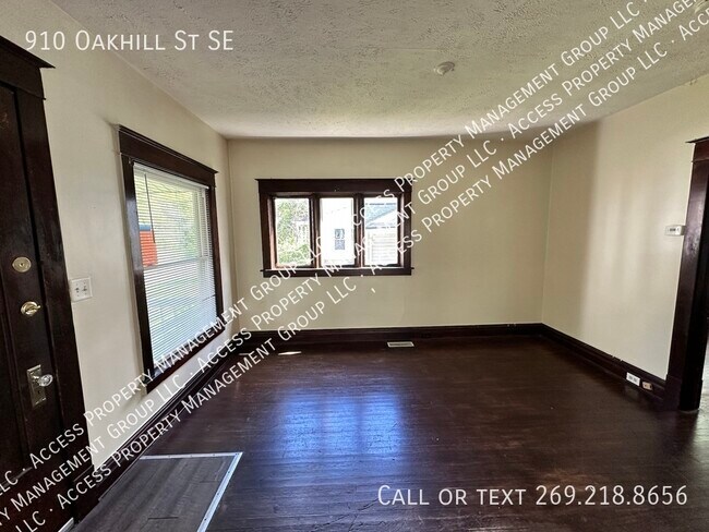 Foto del edificio - 910 Oakhill St SE