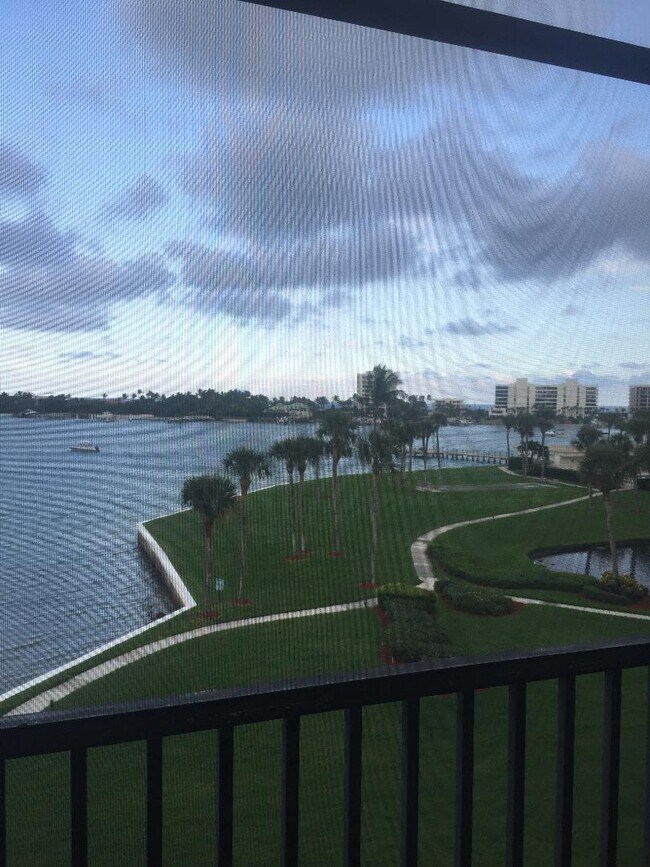 Building Photo - 300 Intracoastal Pl