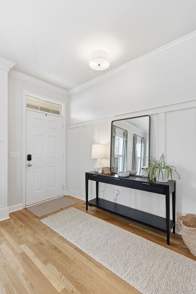 Building Photo - 2046 Lequire Ln