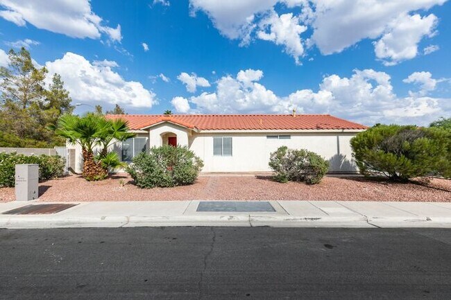 Foto del edificio - Upgraded 3 bedroom one story house in Sout...