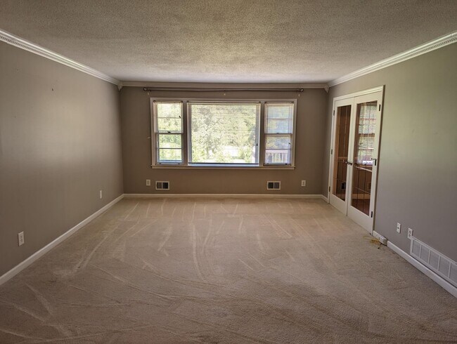 Building Photo - Single home ready to rent - Flexible lease...