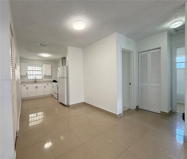 Foto del edificio - 1820 NW 19th Ave