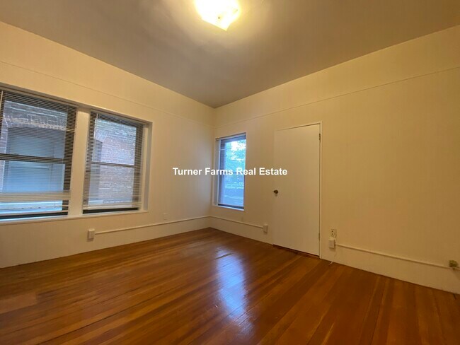 Building Photo - 1382A Beacon St