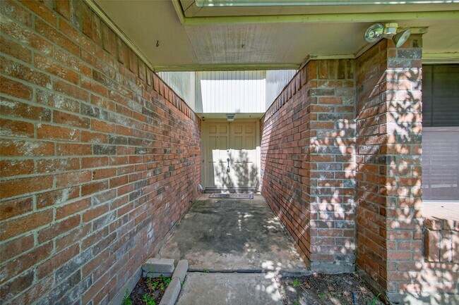 Foto del edificio - 22151 Birch Valley Dr