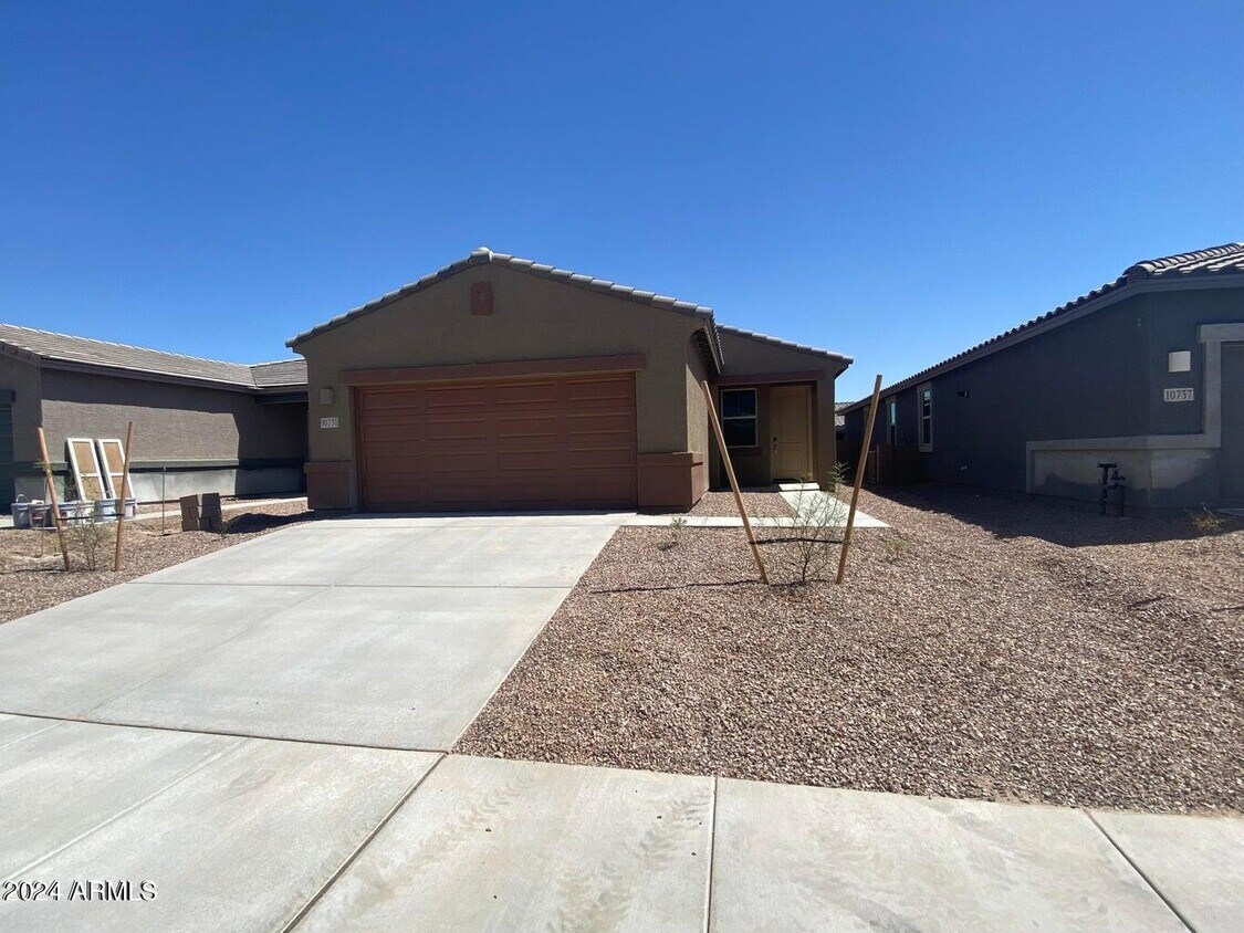 Primary Photo - 10731 W Dickerson Dr