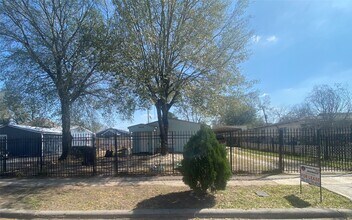 Building Photo - 6518 Linden St