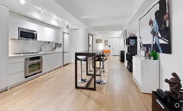 Building Photo - 172 E 73rd St
