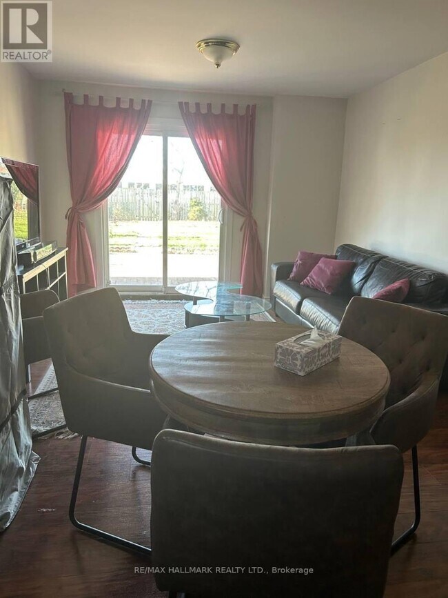 Photo du bâtiment - 114 Angus Dr