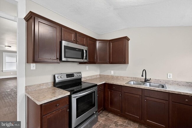 Building Photo - 38 N Scott St