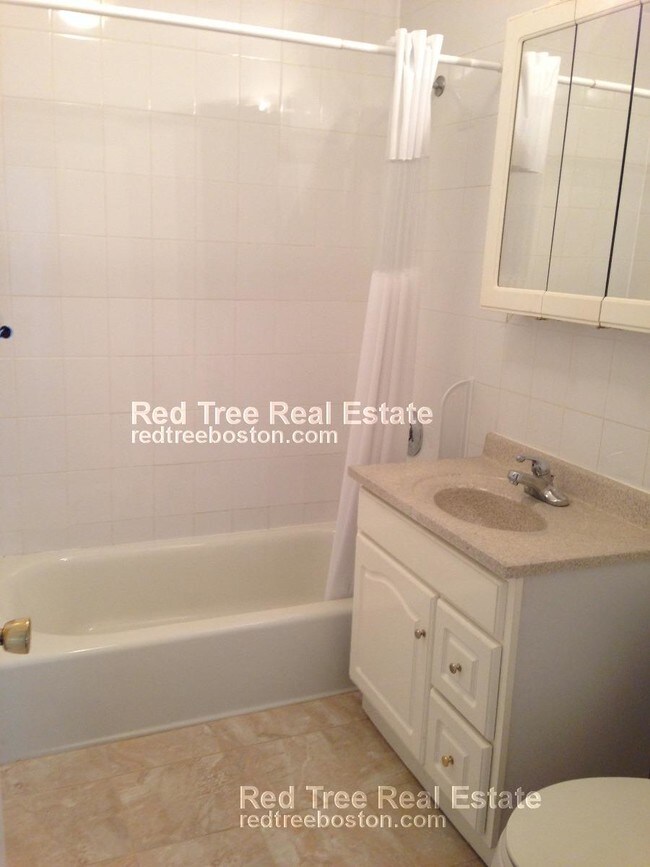 Building Photo - 34 Gardner St