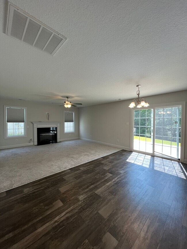 Foto del edificio - Welcome to Sterling Farms!