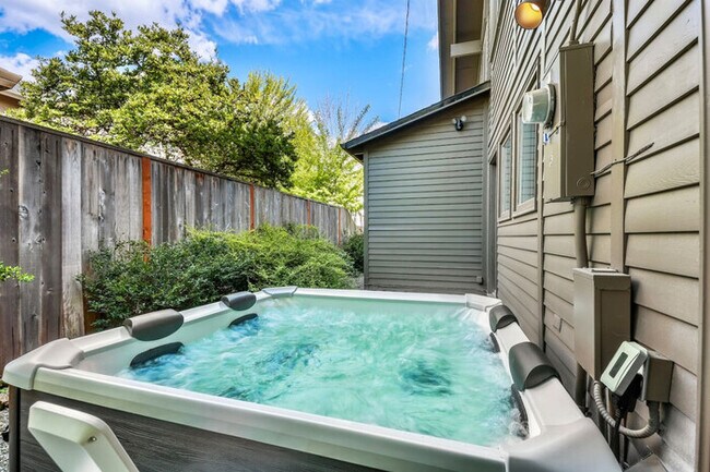 Building Photo - Sleeps 22 | Game Room/Hot Tub