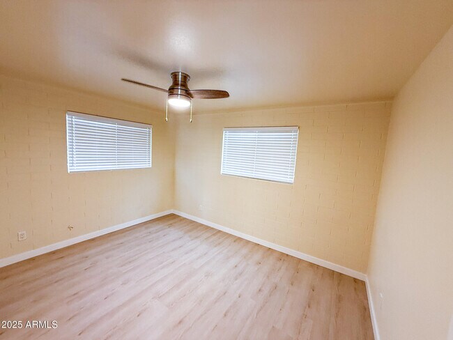 Foto del edificio - 1312 W 5th St