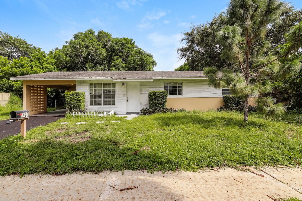 Primary Photo - 4420 N Shore Dr