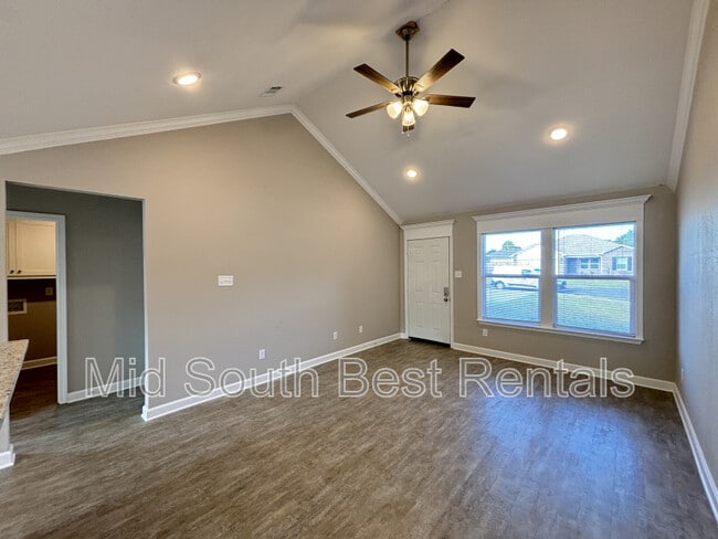 Building Photo - 300 Magnolia Ct