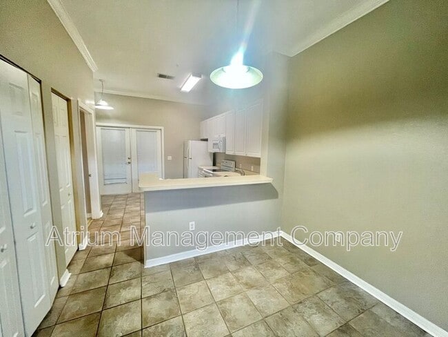 Building Photo - 145 Reserve Cir