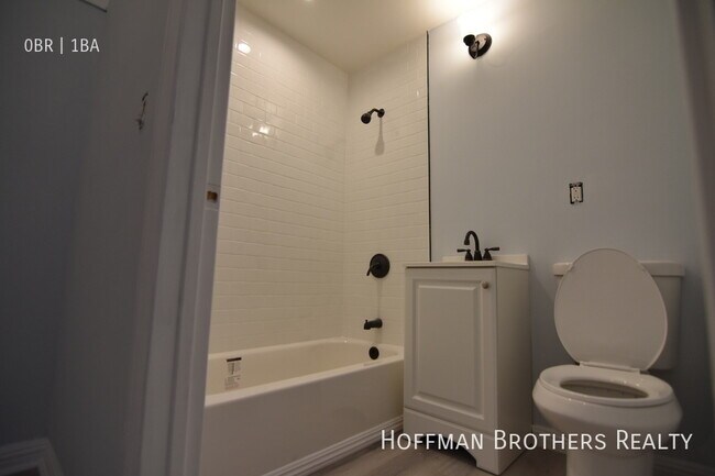 Foto del edificio - 2360 W Washington Blvd