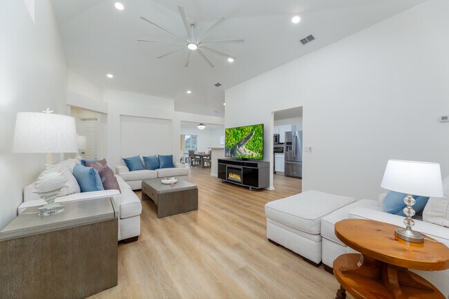 Foto del edificio - 4540 Bellaluna Dr