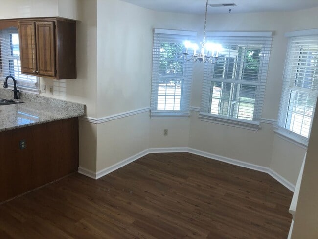 Building Photo - 2416 Creekmore Ct