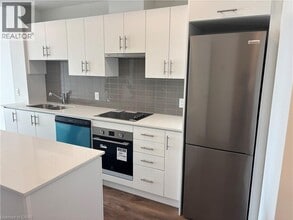 Building Photo - 461 Green Rd