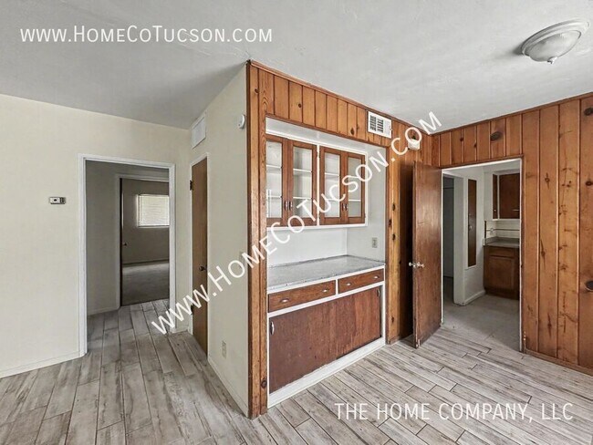 Foto del edificio - 4531 E 8th St