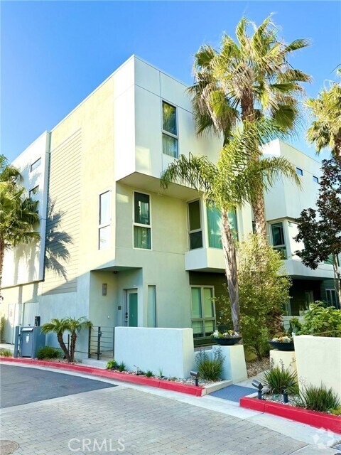 Building Photo - 310 Washington Blvd