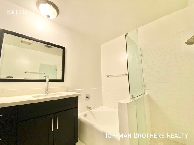 Foto del edificio - 2106 S Bentley Ave