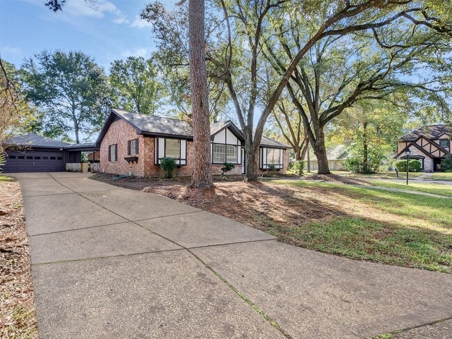 Building Photo - 3202 Lakehaven Dr