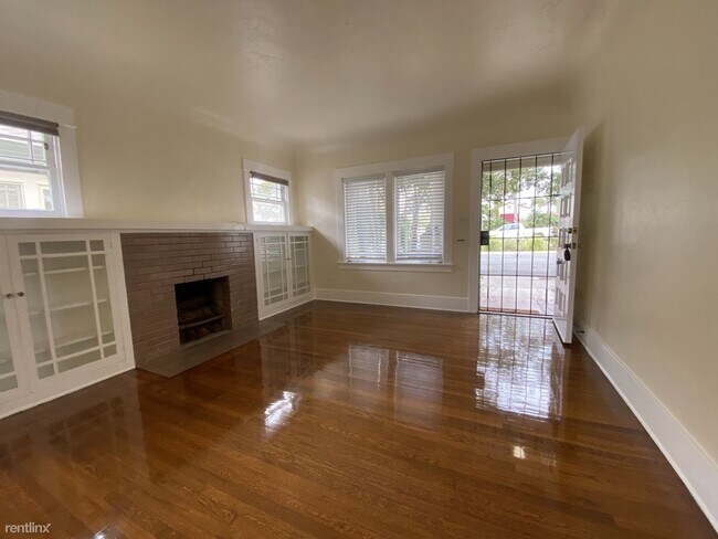 Building Photo - 3 br, 2 bath House - 3323 Thorn Street 3323