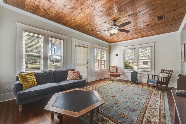 Foto del edificio - 601 E 8th St