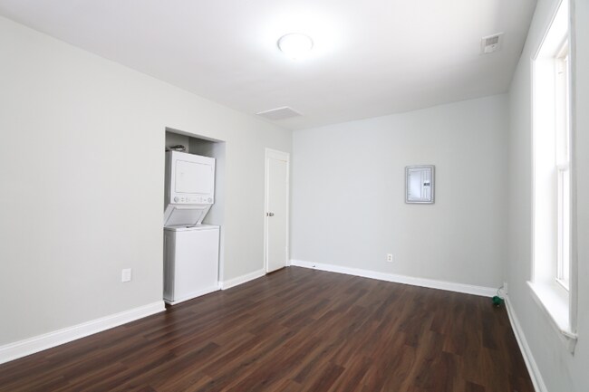 Building Photo - 2646 W Cermak Rd
