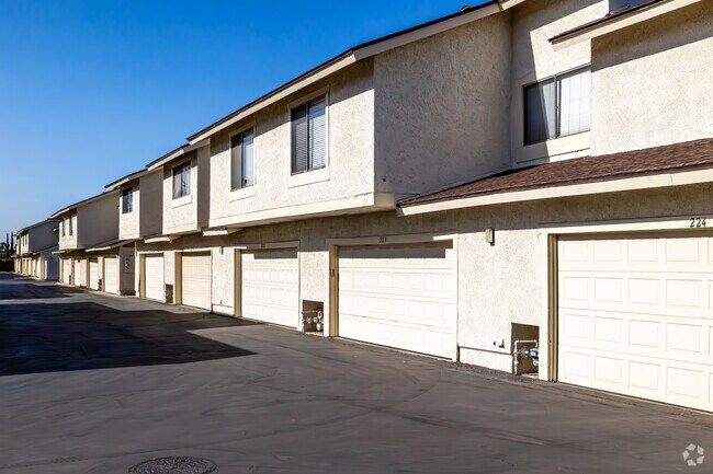Building Photo - 1700 W Cerritos Ave