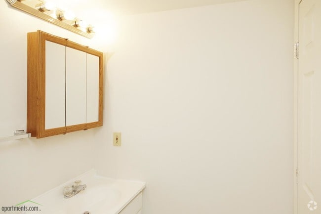 Bathroom - Williamsburg of Lebanon