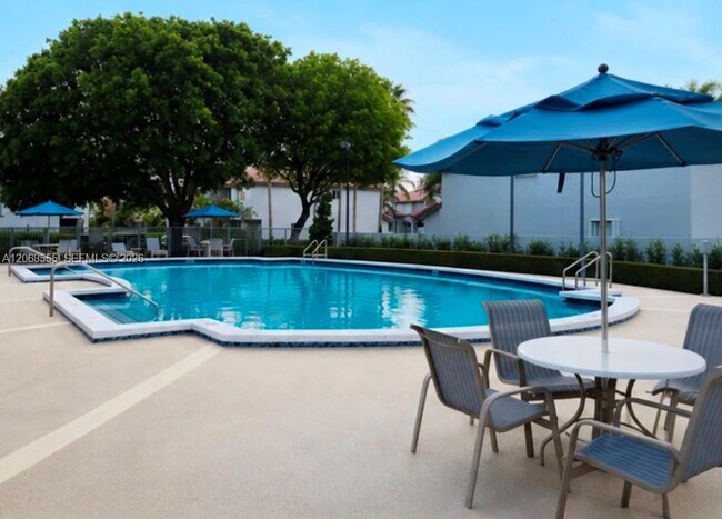 Foto del edificio - 5042 NW 114th Ct