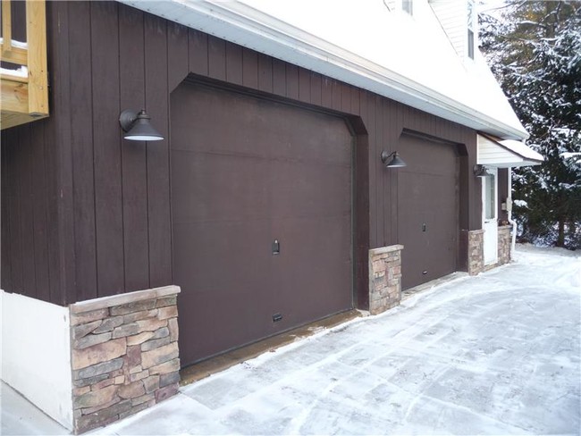 Building Photo - 393 Laurel Ln