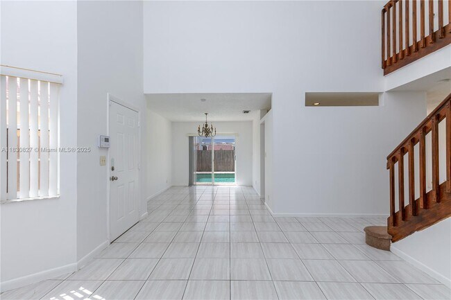 Foto del edificio - 2592 W Saratoga Dr
