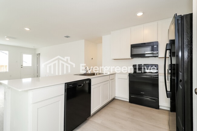 Building Photo - 240 Sycamore Pl