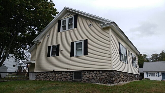 Building Photo - 2 Mohawk Ave