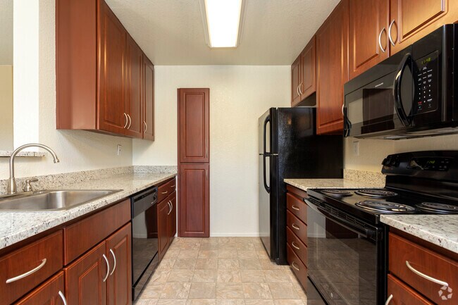 2 dormitorios - Cocina - Crown Ridge Apartments