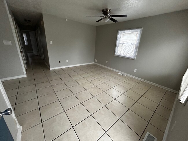 Foto del edificio - 1422 W 35th St