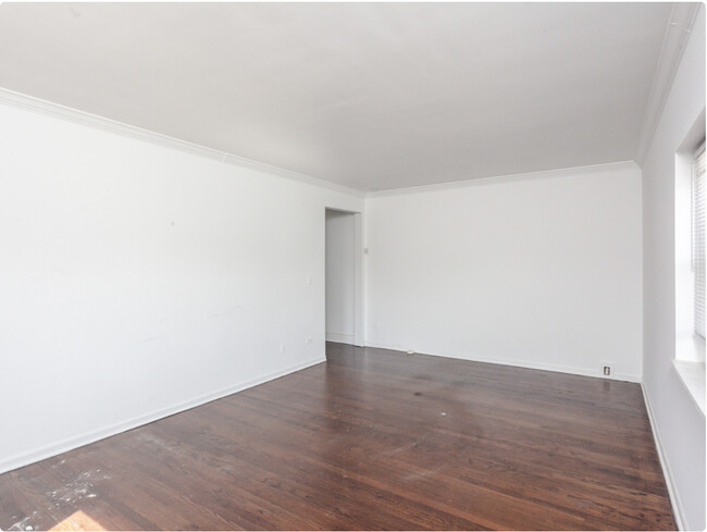 Foto del edificio - 622 N Western Ave