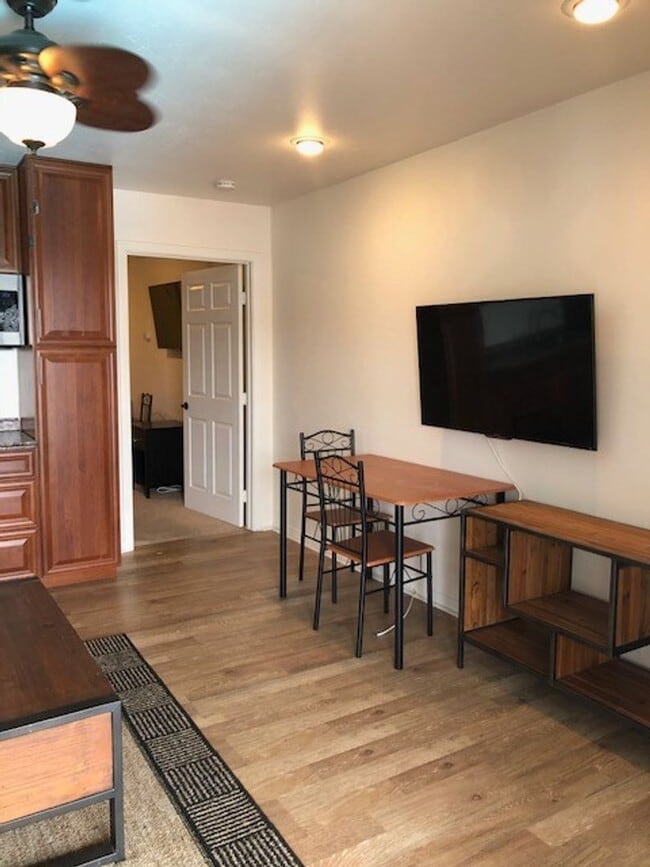 Photo - Los Caballeros #006 Apartment