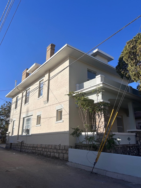 Building Photo - 709 Yandell Dr