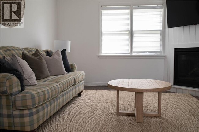 Building Photo - 7424 Lakeshore Rd