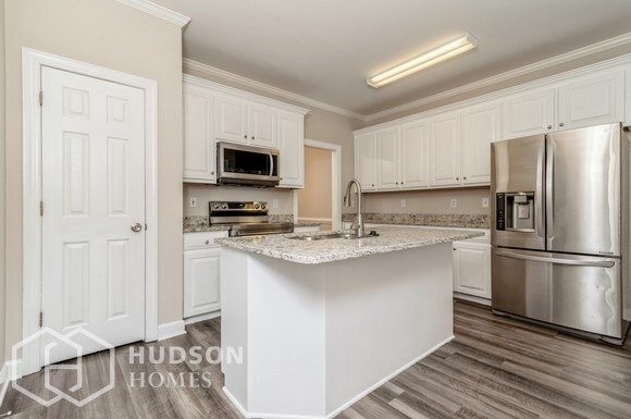 Foto del edificio - NOW AVAILABLE!  - 40 E Coventry Ct, Clayto...