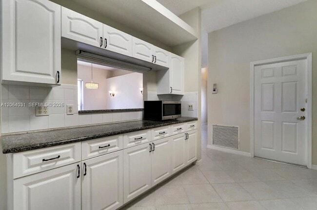 Building Photo - 2752 Barclay Ln
