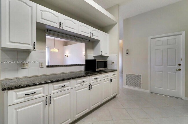 Foto del edificio - 2752 Barclay Ln