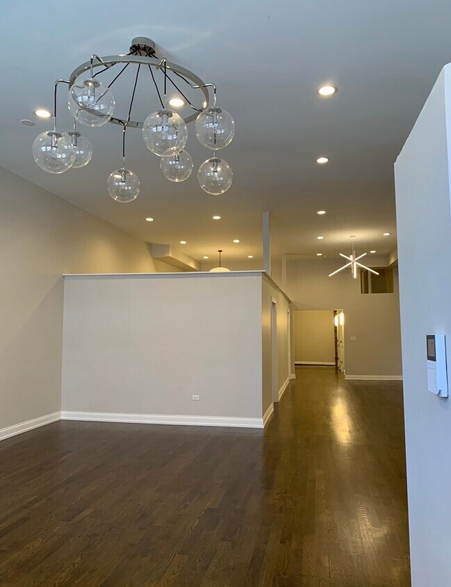 Foto del edificio - 1151 W Grand Ave