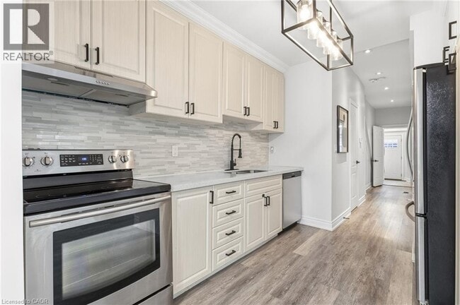 Photo du bâtiment - 71 Glendale Ave N